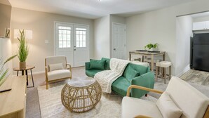 Interior - Updated Rental ~ 14 Mi to Talladega Superspeedway! (Talladega)