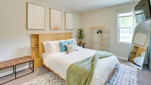 Interior - Updated Rental ~ 14 Mi to Talladega Superspeedway! (Talladega)