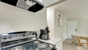 Interior - Updated Rental ~ 14 Mi to Talladega Superspeedway! (Talladega)