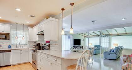 Mins From Anna Maria Island: Bright Home w/ Pool!