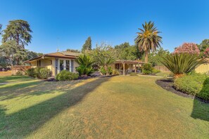 House (3 Bedrooms) | Interior - Spacious Home - 6 Mi to Downtown Fresno! (Fresno)