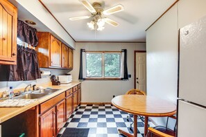 House (2 Bedrooms) | Interior