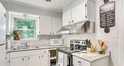 'dandy's Getaway' w/ Fire Pit & Yard in Henderson
