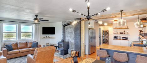 House (2 Bedrooms) | Interior