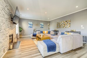 House (5 Bedrooms) | Interior