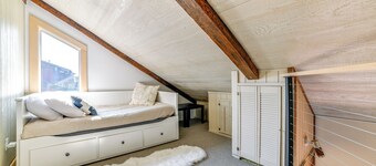 Skier's Paradise: Townhome w/ Deck in Cortland!