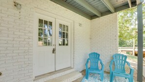 Interior - Talladega Apartment ~ 14 Mi to Superspeedway! (Talladega)