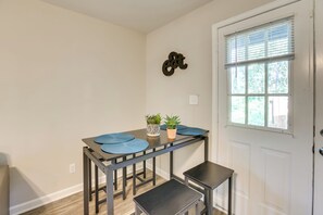 Interior - Talladega Apartment ~ 14 Mi to Superspeedway! (Talladega)