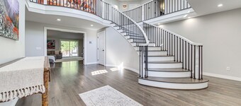 Private Pond & Indoor Pool: Grand Arlington Villa!