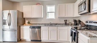 Spacious Home: 8 Mi to Bernheim Arboretum!