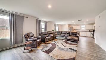 House (5 Bedrooms) | Interior