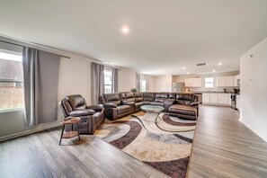 House (5 Bedrooms) | Interior