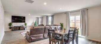 Spacious Home: 8 Mi to Bernheim Arboretum!