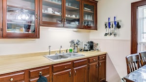 Interior - Apartment > 1 Mi to Buffalo Botanical Gardens! (Buffalo)