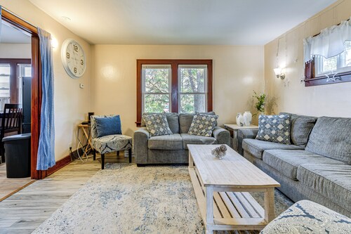 Apartment > 1 Mi to Buffalo Botanical Gardens!