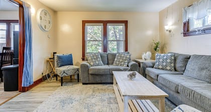 Apartment > 1 Mi to Buffalo Botanical Gardens!