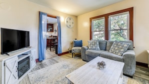 TV, fireplace - Apartment > 1 Mi to Buffalo Botanical Gardens! (Buffalo)