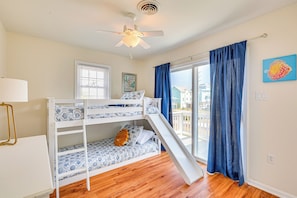 Interior - Walk to Beaches: Home w/ Patio in Surf City! (Holly Ridge)