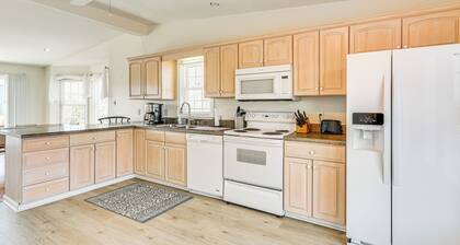 Walk to Beaches: Home w/ Patio in Surf City!