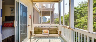 Walk to Beaches: Home w/ Patio in Surf City!