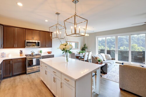 Downtown Lynchburg Condo w/ Balcony: Walk to River