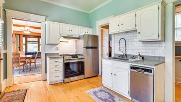 House (2 Bedrooms) | Interior