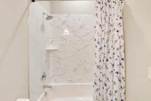 Bathroom - Pet-friendly Lynchburg Condo: Balcony w/ Views! (Lynchburg)