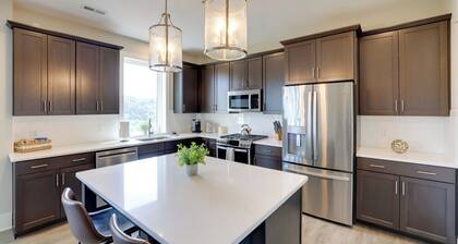 Pet-friendly Lynchburg Condo: Balcony w/ Views!