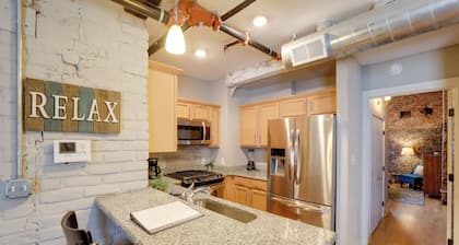 Dtwn Lynchburg Loft w/ Shared Deck: Walk to River