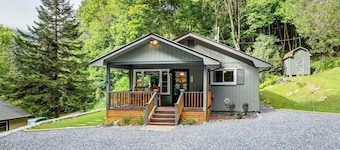 6 Mi to Waterrock Knob: 'serenity Cottage'