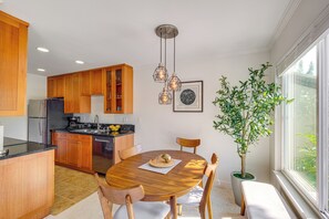 Apartment (1 Bedroom) | Interior - San Diego Condo w/ Pool Access ~ 2 Mi to Beach! (La Jolla)