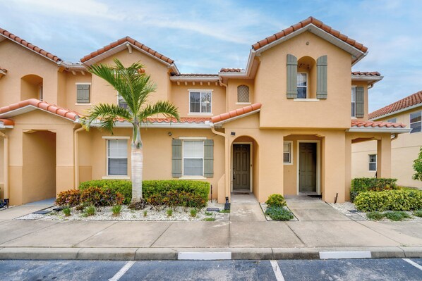 Interior - 4 Mi to Disney! Family Townhome w/ Pool Access (Kissimmee)