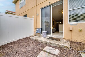 Interior - 4 Mi to Disney! Family Townhome w/ Pool Access (Kissimmee)