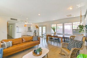 House (5 Bedrooms) | Interior