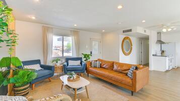 House (5 Bedrooms) | Interior