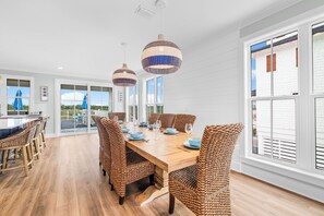 Dining - The Sea Suite: Lovely Sugar Sands Home- Priv. Pool, Sleeps 18, Game & Movie Room (Mexico Beach)