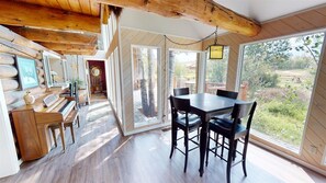 Dining - Quartz Creek Retreat (Parlin)