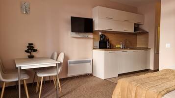 1 chambre, fer et planche Ă repasser, Wi-Fi, draps fournis