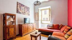 City Apartment, Air conditioning, City View | Living area - Latini's Home (Rome)