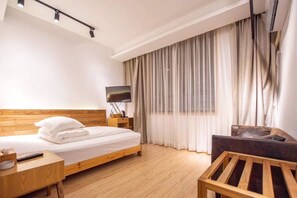Kamar Double Basic untuk 1 Orang, 1 Tempat Tidur Double, Bebas Asap Rokok, kamar mandi pribadi | Meja kerja, ruang kerja ramah laptop, dan Wi-Fi gratis