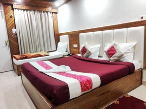 Basic Triple Room, Balcony | Free WiFi - Hotel Hans (Shimla)