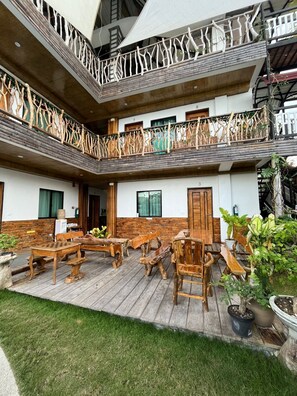 Exterior - The Hat Trick Hostel (Moalboal)