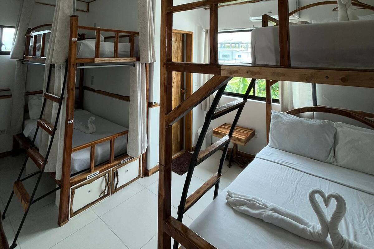 Room, Mountain View | WiFi (free), bed sheets