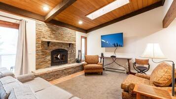 Townhome, 3 Bedrooms | Living area