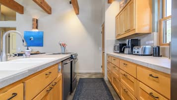House, Multiple Beds, Hot Tub, Ocean View (Sea Pebble) | Private kitchen | Fridge, microwave, oven, stovetop