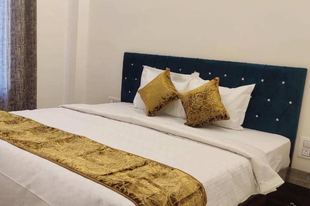 Quarto casal luxo | Wi-Fi de cortesia, roupa de cama