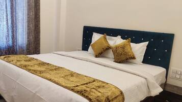 Deluxe Double Room | Free WiFi, bed sheets