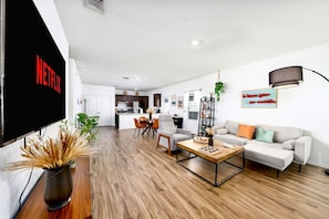TV - New ATX! Home 3BR2BA Close to Airport & Downtown (Austin)