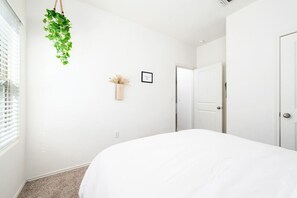 3 soveværelser, skrivebord, strygejern/strygebræt, Wi-Fi