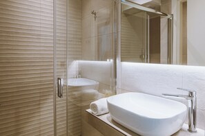 Bathroom - Athens Center Modern Suite (Athens)